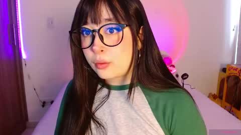 Snapshot of crystalitesq chatting on 04-23-26, 12:29 Olivia online show from 04-23-26, 12:29