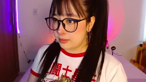 Snapshot of crystalitesq chatting on 04-24-26, 12:18 Olivia online show from 04-24-26, 12:18