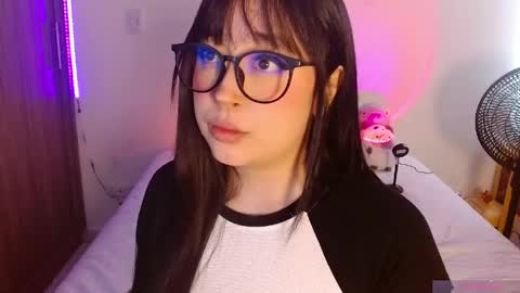 Snapshot of crystalitesq chatting on 06-04-26, 01:28 Olivia online show from 06-04-26, 01:28