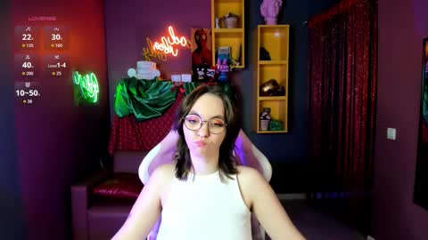 Snapshot of crystallglow chatting on 01-11-26, 09:53 Kitty online show from 01-11-26, 09:53