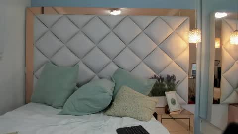 Snapshot of crystalstonee1 chatting on 05-27-26, 01:57 Crystal online show from 05-27-26, 01:57