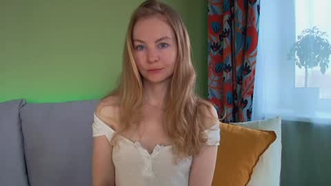 Snapshot of cuddle_kitten chatting on 04-12-26, 05:56 Alexia online show from 04-12-26, 05:56