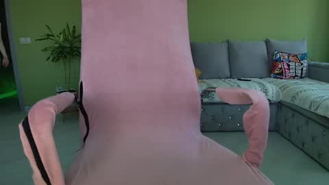 Snapshot of cuddle_kitten chatting on 05-20-26, 06:19 Alexia online show from 05-20-26, 06:19