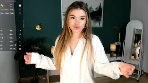 Silvia online show from 04-16-26, 07:31