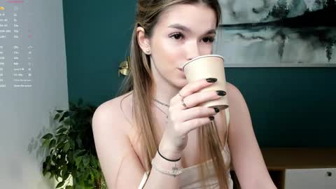 Silvia online show from 05-22-26, 07:26