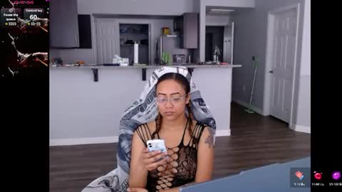 Snapshot of cumplzqueen chatting on 06-12-26, 07:57 Nia Reese online show from 06-12-26, 07:57