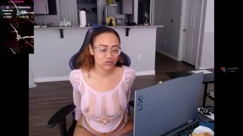 Snapshot of cumplzqueen chatting on 07-18-26, 06:12 Nia Reese online show from 07-18-26, 06:12