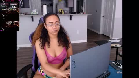 Snapshot of cumplzqueen chatting on 07-20-26, 06:10 Nia Reese online show from 07-20-26, 06:10