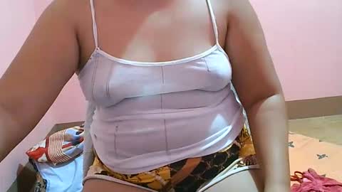 Snapshot of curious_girl247 chatting on 06-04-26, 10:05 curious_girl247 online show from 06-04-26, 10:05