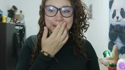 Snapshot of curly_greeneyed chatting on 06-05-26, 02:51 Vannesa online show from 06-05-26, 02:51