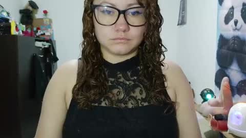 Snapshot of curly_greeneyed chatting on 06-09-26, 11:05 Vannesa online show from 06-09-26, 11:05