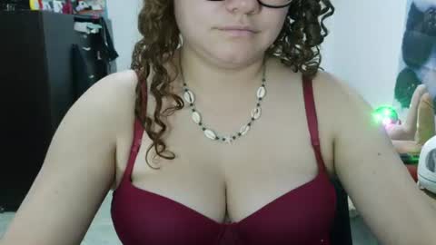 Snapshot of curly_greeneyed chatting on 06-11-26, 02:53 Vannesa online show from 06-11-26, 02:53