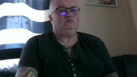 Snapshot of curtus14 chatting on 12-23-25, 09:29 curtus14 online show from 12-23-25, 09:29