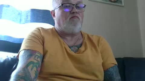 Snapshot of curtus14 chatting on 03-12-26, 01:17 curtus14 online show from 03-12-26, 01:17