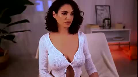 Snapshot of curvedlizzie chatting on 06-27-26, 10:59 curvedlizzie online show from 06-27-26, 10:59
