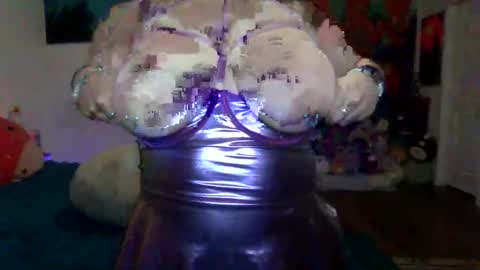 Snapshot of curvesinfishnets chatting on 06-16-26, 06:27 Curves In Fishnets online show from 06-16-26, 06:27