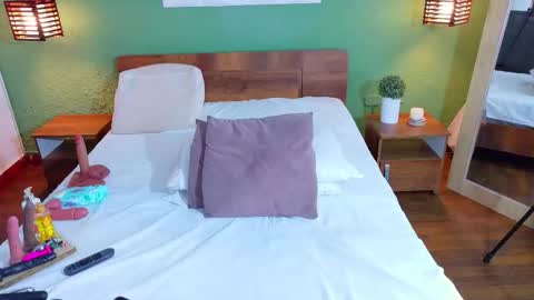 Danna online show from 02-10-26, 01:37