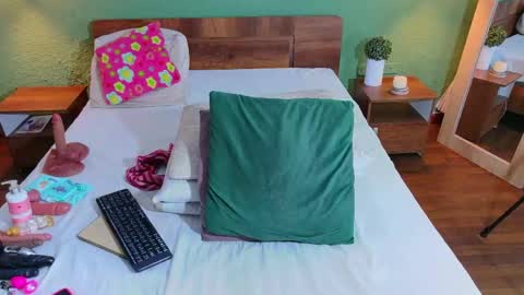 Snapshot of curvyebonyy_ chatting on 06-07-26, 12:53 Danna online show from 06-07-26, 12:53