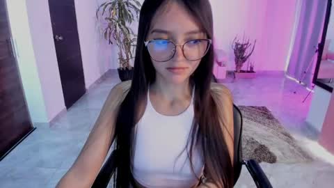 Snapshot of cute_fox_1 chatting on 04-18-26, 03:27 Bella Fox online show from 04-18-26, 03:27