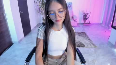 Snapshot of cute_fox_1 chatting on 05-09-26, 02:55 Bella Fox online show from 05-09-26, 02:55