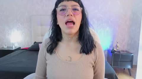 Sofa  online show from 04-15-26, 12:01