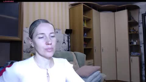 cute_lion_ online show from 11-28-25, 05:48