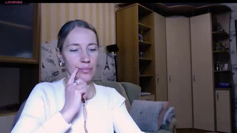 cute_lion_ online show from 02-18-26, 02:57