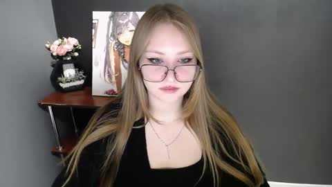 Veronica online show from 12-18-25, 07:14