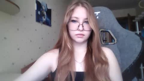 Snapshot of cute_minx chatting on 05-18-26, 06:30 Veronica online show from 05-18-26, 06:30