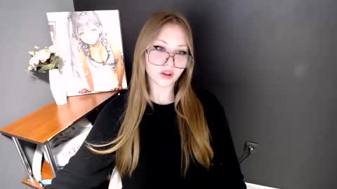 Snapshot of cute_minx chatting on 06-02-26, 06:37 Veronica online show from 06-02-26, 06:37
