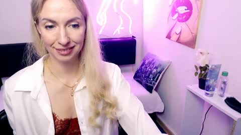 cute_smile_shy online show from 05-16-26, 09:17