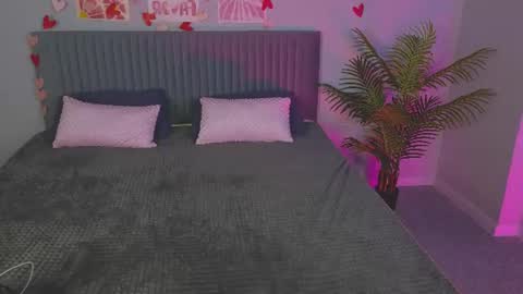 Snapshot of cutefever chatting on 06-25-26, 05:12 Amyy online show from 06-25-26, 05:12