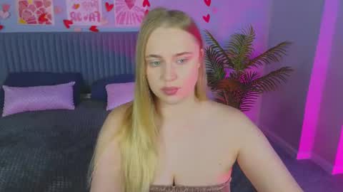 Snapshot of cutefever chatting on 06-27-26, 01:10 Amyy online show from 06-27-26, 01:10