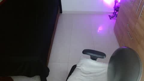 isabella online show from 03-25-26, 03:18