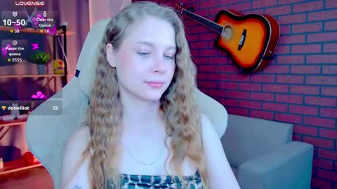 Snapshot of cutemousee chatting on 05-20-26, 06:19 Rina online show from 05-20-26, 06:19