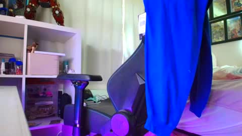 Snapshot of cuteypi chatting on 06-13-26, 03:43 Sandra Love online show from 06-13-26, 03:43