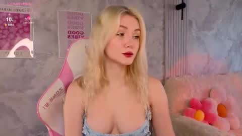 Snapshot of cutie_angels chatting on 07-01-26, 04:58 HelloMy name Eva online show from 07-01-26, 04:58