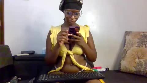Snapshot of cutie_pumpkin_ chatting on 03-24-26, 11:48 CUTIE online show from 03-24-26, 11:48
