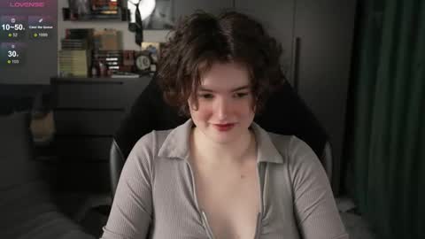 Helen Blossom online show from 04-17-26, 01:14