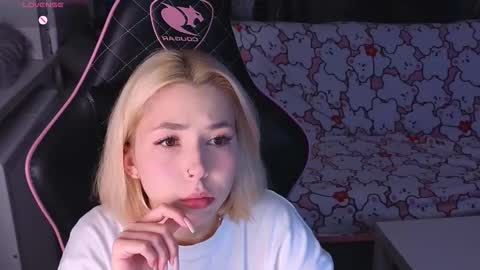 Snapshot of cybersmiling chatting on 09-08-25, 09:58 Jane online show from 09-08-25, 09:58