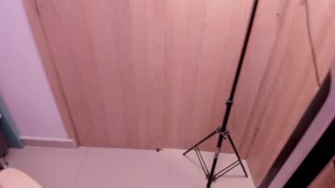 Snapshot of d___darling chatting on 06-18-26, 06:35 darling online show from 06-18-26, 06:35