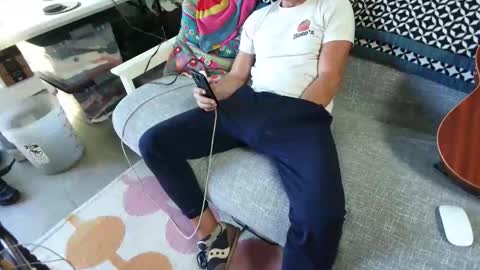 Snapshot of daddycache chatting on 10-16-25, 09:16 bas online show from 10-16-25, 09:16