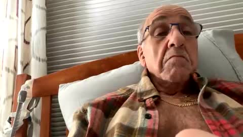 Snapshot of daddyweis chatting on 03-08-26, 04:27 daddyweis online show from 03-08-26, 04:27