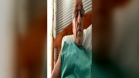 Snapshot of daddyweis chatting on 06-11-26, 02:33 daddyweis online show from 06-11-26, 02:33