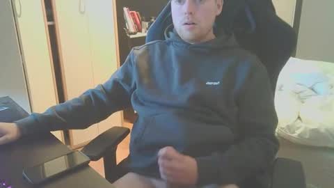 Snapshot of dae5 chatting on 10-18-25, 08:15 Dae5 online show from 10-18-25, 08:15