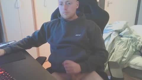 Snapshot of dae5 chatting on 12-14-25, 03:06 Dae5 online show from 12-14-25, 03:06