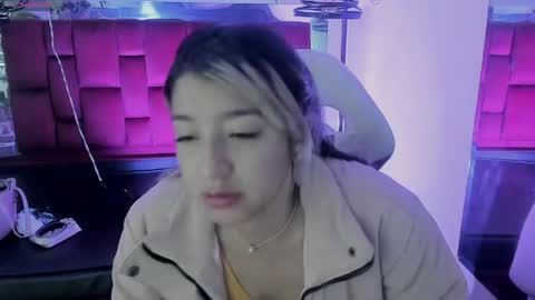 Dahiana  online show from 05-11-26, 04:04