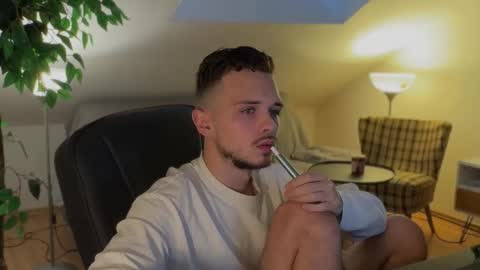 Snapshot of daimon_hall chatting on 11-09-25, 01:09 Daimon online show from 11-09-25, 01:09