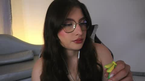 Lauren            online show from 05-18-26, 01:06
