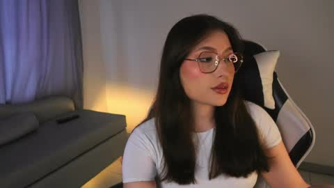 Lauren            online show from 05-25-26, 12:55